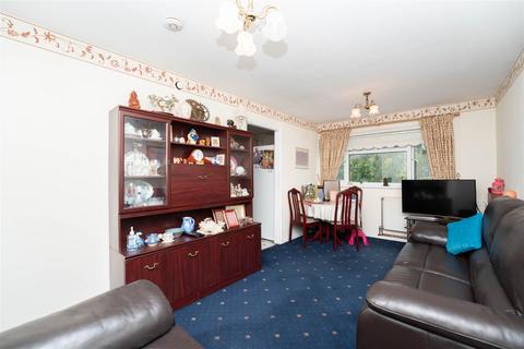 35 Midsummer Avenue, Hounslow, TW4 5AY