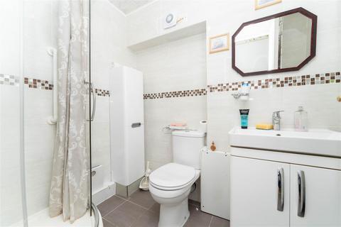 35 Midsummer Avenue, Hounslow, TW4 5AY