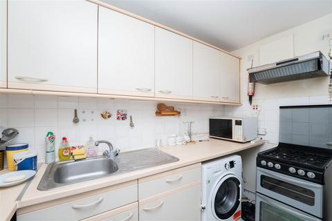 35 Midsummer Avenue, Hounslow, TW4 5AY