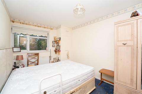35 Midsummer Avenue, Hounslow, TW4 5AY