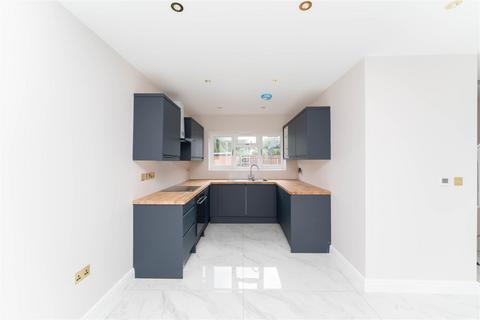 3 bedroom semi-detached house for sale, Beaufort Gardens, Hounslow TW5