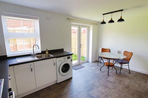 3 bedroom semi-detached house to rent, Tanners Brook Close, Curbridge
