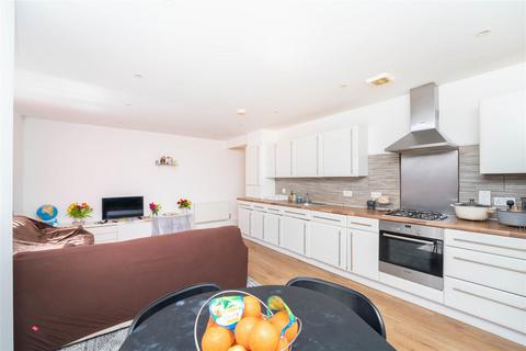 2 bedroom apartment for sale, Convent Way, Southall UB2