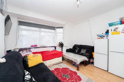 2 bedroom maisonette for sale, Balfour Road, Southall UB2