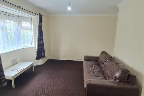 2 bedroom maisonette to rent, Beavers Lane, Hounslow TW4
