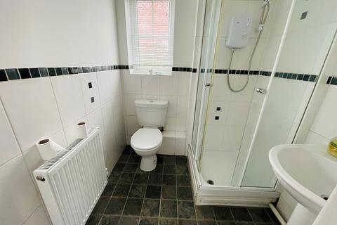 4 bedroom townhouse to rent, Brecknock Road, West Bromwich, B71 2RH
