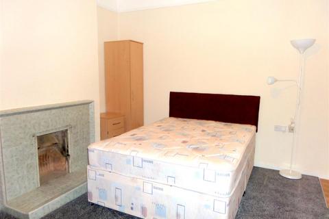 1 bedroom in a house share to rent, Springfield Road, Surrey TW15