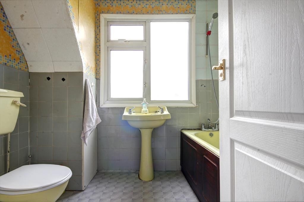 Bathroom 2.jpg