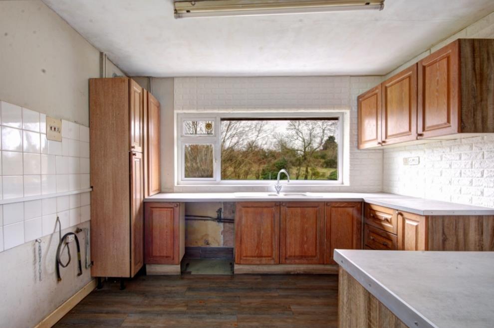 Kitchen 2.jpg