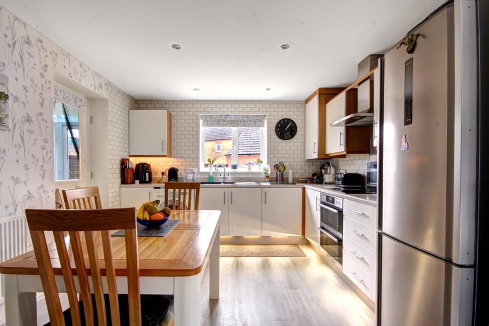 Wisteria Drive Evesham 4 bed detached house for sale £425,000