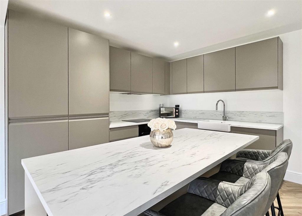 Kitchen b.jpg