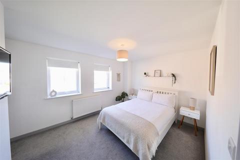 3 bedroom terraced house for sale, The Newlands, HU5