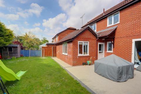 5 Briar Way, Romsey, SO51 7RA