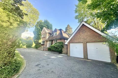 3 bedroom detached house for sale, Pinecroft, Hutton Mount, Brentwood
