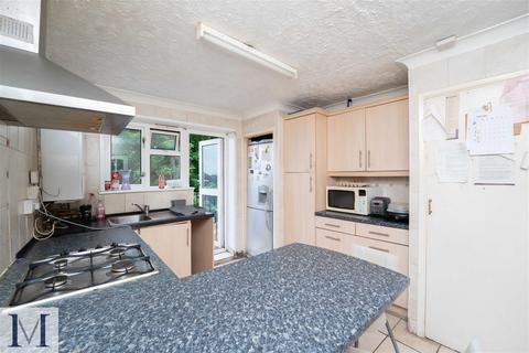 2 bedroom property for sale, Brabazon Road, Heston TW5