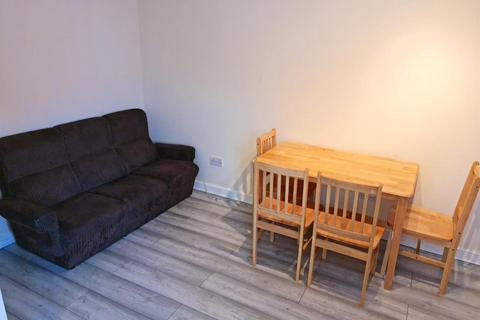 undefined, Farm Close, Middlesex UB1