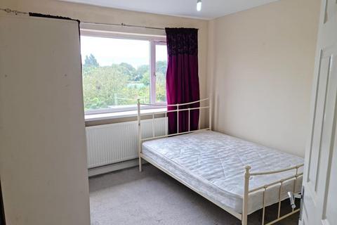 undefined, Farm Close, Middlesex UB1