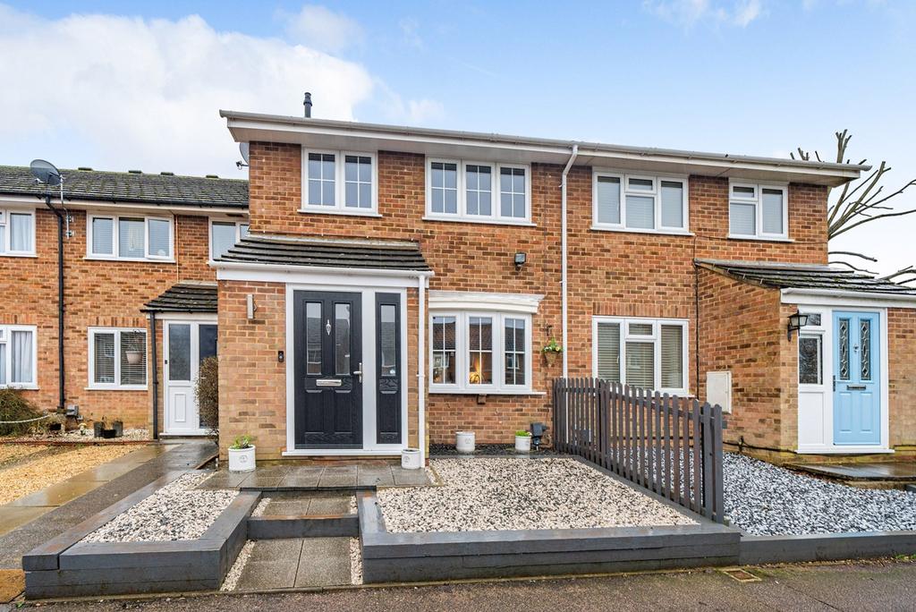 Windermere Close, Flitwick, MK45 3 bed terraced house for sale £325,000
