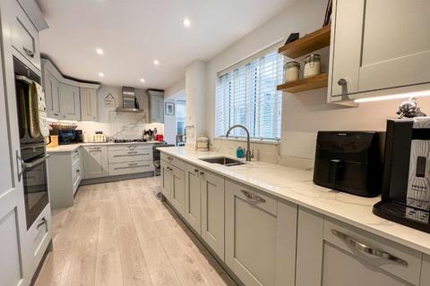 28 Holly Drive, Ryton On Dunsmore, Coventry, CV8 3QA