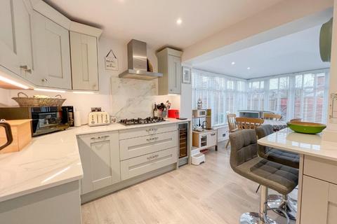 28 Holly Drive, Ryton On Dunsmore, Coventry, CV8 3QA