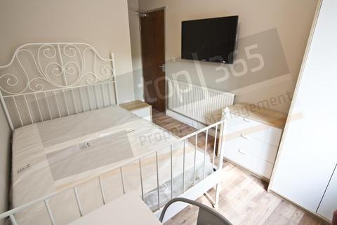 6 bedroom end of terrace house to rent, *£115pppw* Beeston Road, Dunkirk, Nottingham