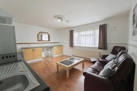 3 bedroom flat for sale - Orlescote Road, Canley, Coventry