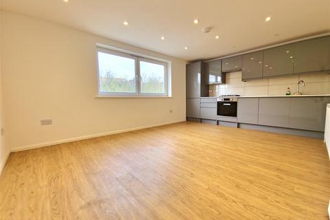 3 bedroom flat to rent, Dane Road, Margate