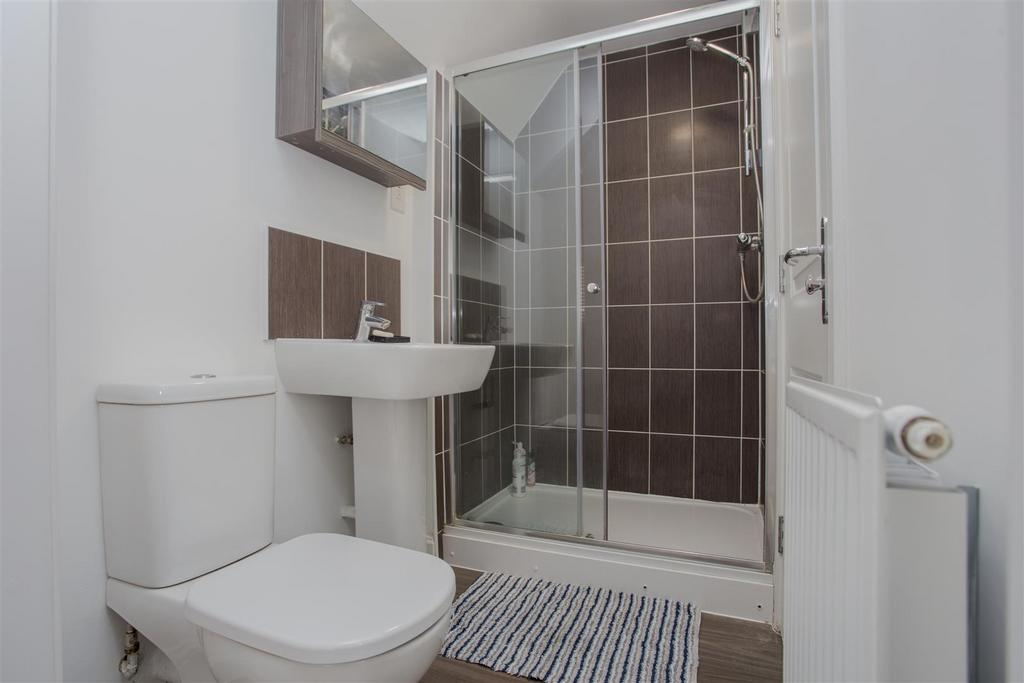 Jack 'N' Jill Shower Room