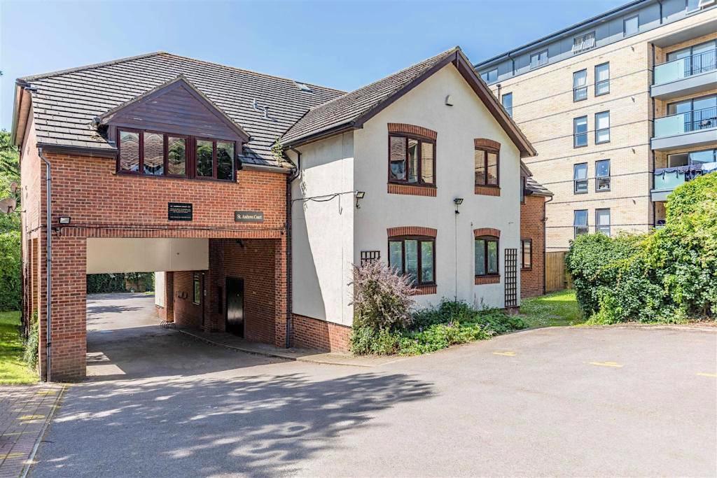 Upton Park, Slough SL1 1 bed flat to rent £1,100 pcm (£254 pw)