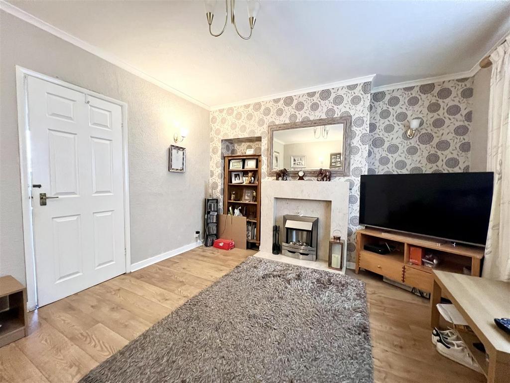 Colman Hill Avenue, Halesowen 3 bed semidetached house for sale £175,000