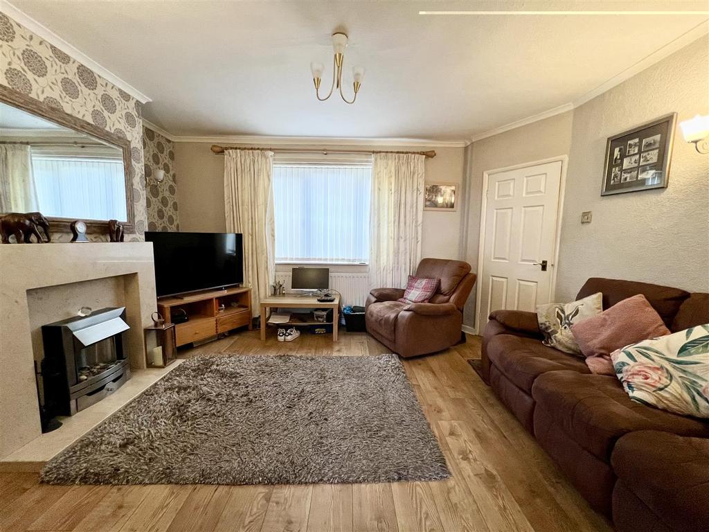 Colman Hill Avenue, Halesowen 3 bed semidetached house for sale £175,000