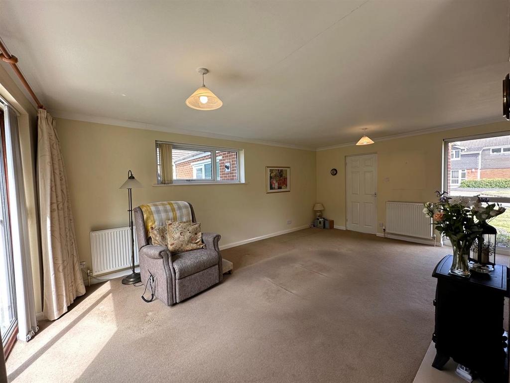 Lounge/Dining Room
