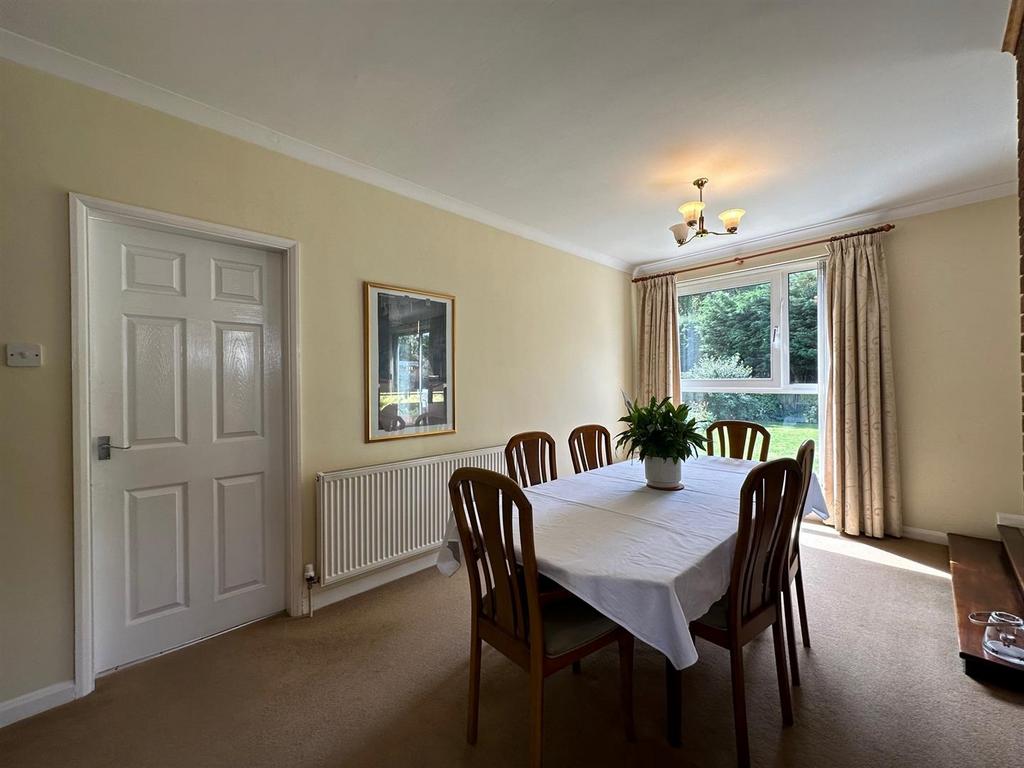 Lounge/Dining Room