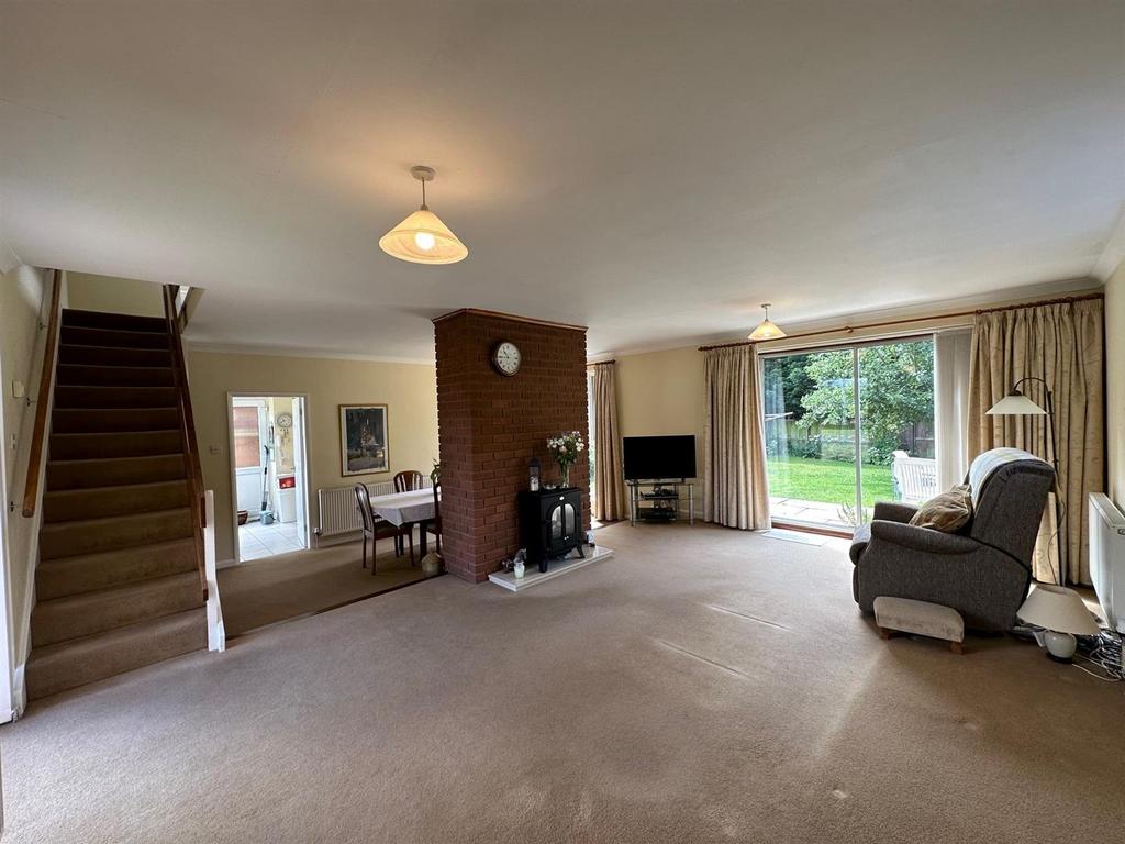 Lounge/Dining Room