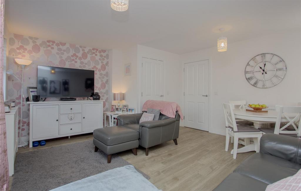 Lounge/Dining Room