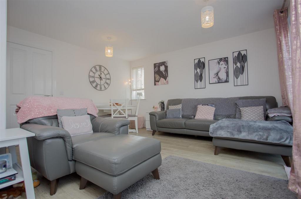 Lounge/Dining Room