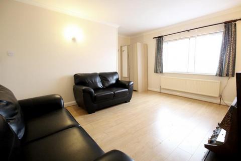 2 bedroom apartment to rent, Ambassador Close, Middlesex TW3