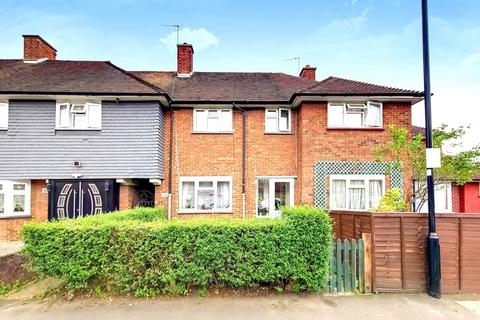 3 bedroom terraced house to rent, Cygnet Avenue, Feltham TW14