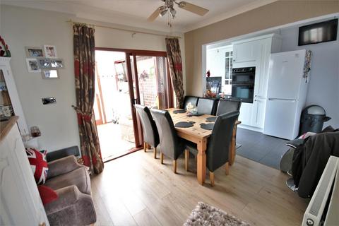 3 bedroom terraced house for sale, Common Road, Langley