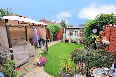 3 bedroom terraced house for sale, Common Road, Langley