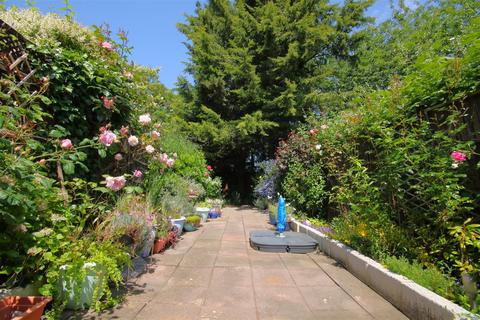 127 The Myrke, Datchet, Slough, SL3 9AD