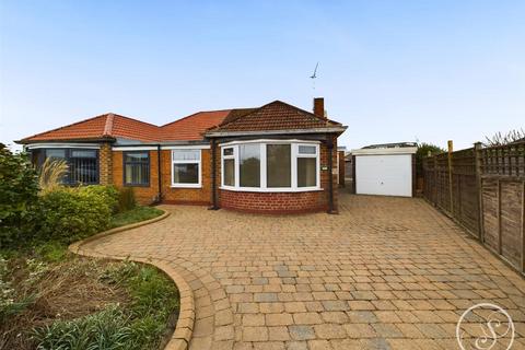 2 bedroom bungalow for sale, Kennerleigh Garth, Leeds