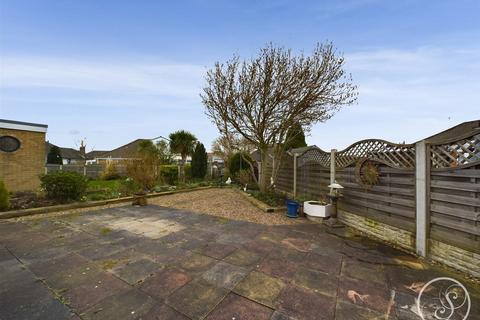 2 bedroom bungalow for sale, Kennerleigh Garth, Leeds