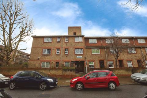 2 bedroom flat for sale, Clifton Way, London SE15