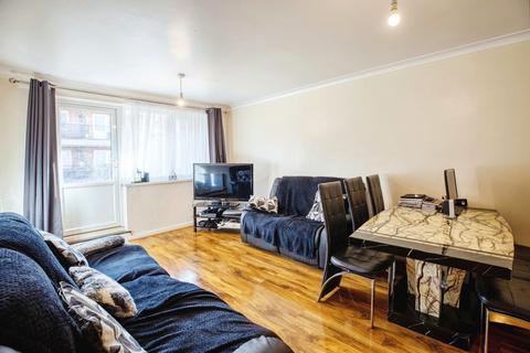 2 bedroom flat for sale, Clifton Way, London SE15