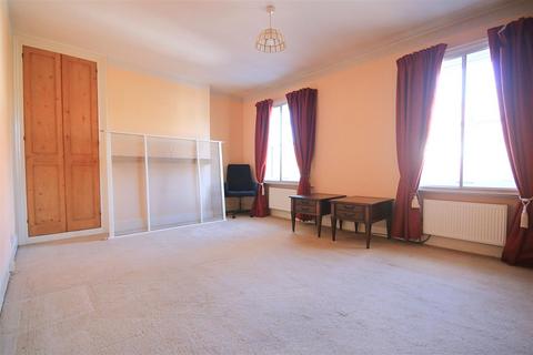 1 Queens Road, Datchet, Slough, SL3 9BN