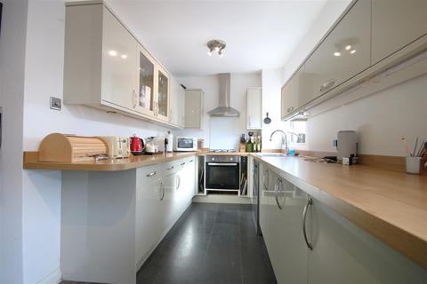 4 bedroom townhouse for sale, Priory Way, Datchet