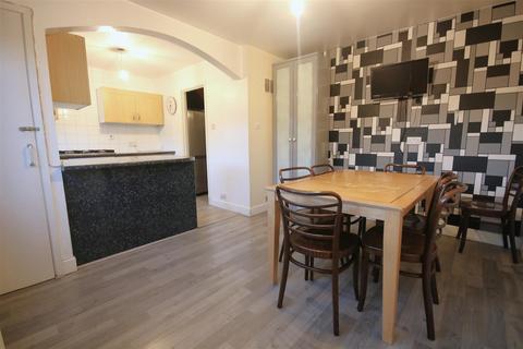 12 Holmlea Walk, Datchet, Slough, SL3 9HZ