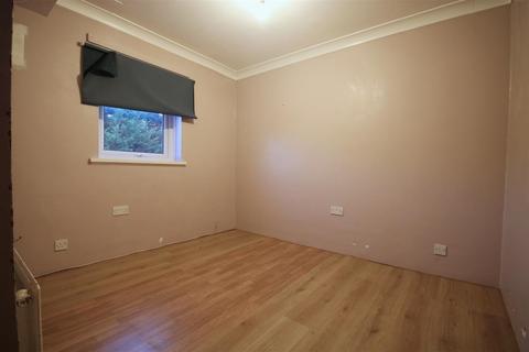 12 Holmlea Walk, Datchet, Slough, SL3 9HZ