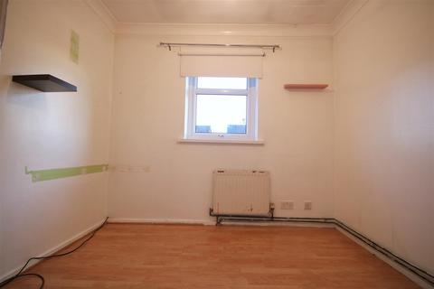 12 Holmlea Walk, Datchet, Slough, SL3 9HZ